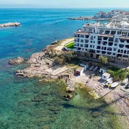 In L Escala Near Barcas *