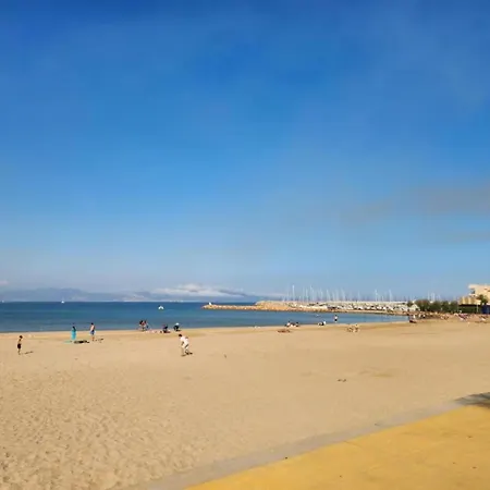 In L Escala Near Barcas * L' Escala